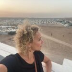 Katja Riemann Instagram - Camp Sharya, Duhok, Kurdistan-Irak. #lalish, Heiligtum der Jesid.innen. Bin hier auf Projektreise mit Dr. Jan Ilhan Kizilhan um über die Situation der Jesid.innen zu lernen und bin gestern zufällig in das Center von @hawar.help gestolpert... :-)) Duhok, Iraq