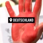 Katja Riemann Instagram - Repost @amnestydeutschland Auf der ganzen Welt gehen Menschen auf die Strasse und protestieren. Gegen Unterdrückung und Diktatur, für Gleichberechtigung, Freiheit und Menschenrechte. Gegen den Tod, für das Leben. #mahsa_amini Mcleod Gunj, Dharmshala
