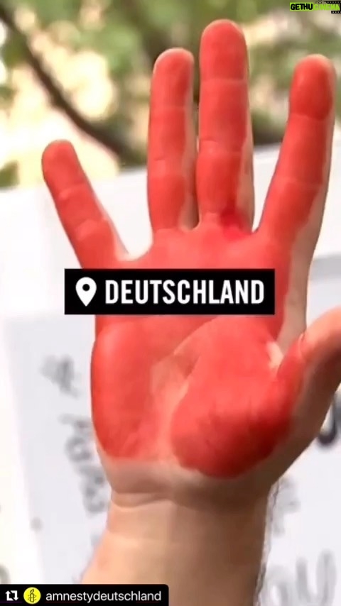 Katja Riemann Instagram - Repost @amnestydeutschland Auf der ganzen Welt gehen Menschen auf die Strasse und protestieren. Gegen Unterdrückung und Diktatur, für Gleichberechtigung, Freiheit und Menschenrechte. Gegen den Tod, für das Leben. #mahsa_amini Mcleod Gunj, Dharmshala