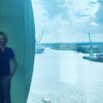 Katja Riemann Instagram - Heute spielen wir auf dem Literaturfestival in Hamberg, in dem wunderwunderschönen Kleinen Saal der Elbphilharmonie. Meine großartigen Musiker-freundinnen @hoelscherfranziska (Violine) und @marianna_shi (Piano), zusammen mit Studierenden der Musikhochschulen in Hamburg, Lübeck und Kopenhagen. Der Abend besteht aus zwei Bearbeitungen von Roger Willemsen. Zum einen sein ‚Libretto‘ zu Karneval der Tiere von C. Saint Saens und zum Anderen seine Adaption der Hiobsgeschichte, die bei ihm in einem Zirkus spielt und „Das müde Glück“ heißt. Wir freuen uns schon alle sehr auf die Vorstellung und sind dankbar, dass wir gut besucht sind, angesichts sovieler leerer Kinosäle und nicht gut verkaufter Vorstellungen. Danke liebes Publikum! @harbourfront_literaturfestival @elbphilharmonie #rogerwillemsen #camillesaintsaëns Hamburg, Germany