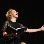 Katja Riemann Instagram - Beweisfotos Konzert „Denn wer nur Neuzeit anerkennt, nicht auch das fossile Instrument, der hat vielleicht verfrüht gehasst und so nicht Weniges verpasst. Wer umgekehrt Fossilien pflegt Und nicht auch Gegenwart verträgt, der wird die Welt nur mehr verkleinern und am Ende selbst versteinern.“ (Roger Willemsen, Karneval der Tiere) @hoelscherfranziska @marianna_shi @fraenkischersommer