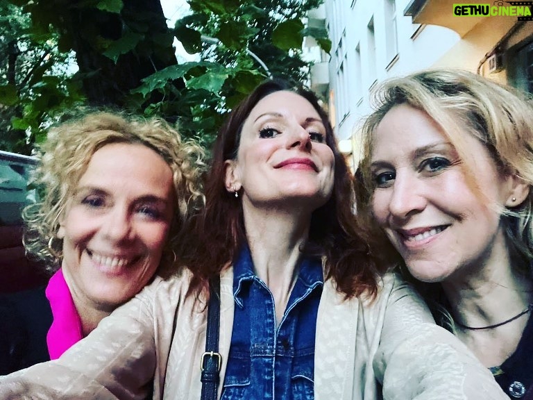 Katja Riemann Instagram - Girls night out! With jawlines. I love you @schorinadine and @tinakrohnphoto