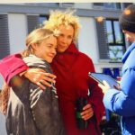 Katja Riemann Instagram - Wir drehen. 44. Drehtag. „Plan B“ heisst die Serie für das zweite deutsche Fernsehen. @hannah_schiller in my arm, @isaprahl in blue. Photo by @tinakrohnphoto Berlin