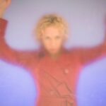 Katja Riemann Instagram - Macht‘s gut, Leute. Ich tauch die nächsten Monate ab in Dreharbeiten, aber kommt doch mal ins @maxim_gorki_theater, da spielen wir immer mal wieder „Und sicher ist mit mir die Welt verschwunden“ von @sibylle_berg. photo by Johannes Zacher, Produktion „Anna Karenina“, directed by @aminagusner