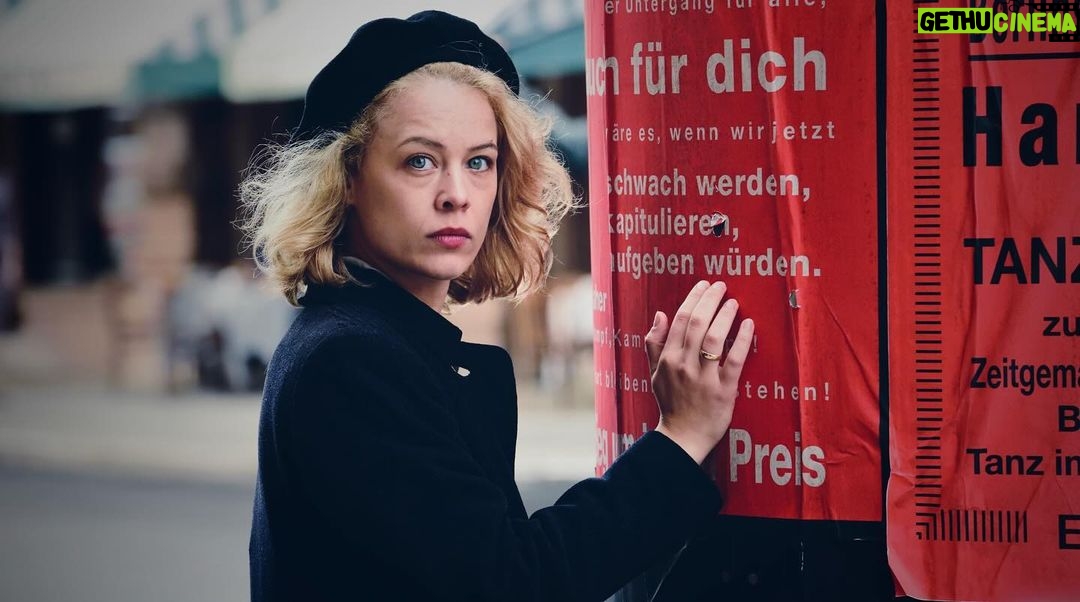 Katja Riemann Instagram - Und hier noch ein paar Fotos! #stellaeinleben #paulabeer @jannisniewoehner_official @lukas_miko_actor @joelbasmanofficial @damianhardung @gerdy_zint @maeverua @kilian.riedhof @studio.hamburg.produktion @sevenpictures_film @amaliafilm_gmbh @dor_film @gretchenfilm @dcmfilm @contrastfilm.ch @medienboard @moinfilmfoerderung @filmedienrw @fffbayern @mfg_bw @film_commission_mv @nordmedia_ @majestic.film @paramount_pictures_germany