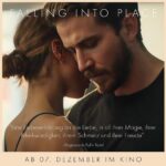 Katja Riemann Instagram - Ich möchte euch und Ihnen diesen wunderschönen Film, eine Liebesgeschichte, empfehlen, der gerade in die Kinos gekommen ist. Geschrieben und inszeniert von meiner Kollegin und Freundin @aylin.tezel, die auch die weibliche Hauptrolle übernommen hat. „Falling into place“. @aylin.tezel @chrissfulton @portauprincefilms @weydemannbros