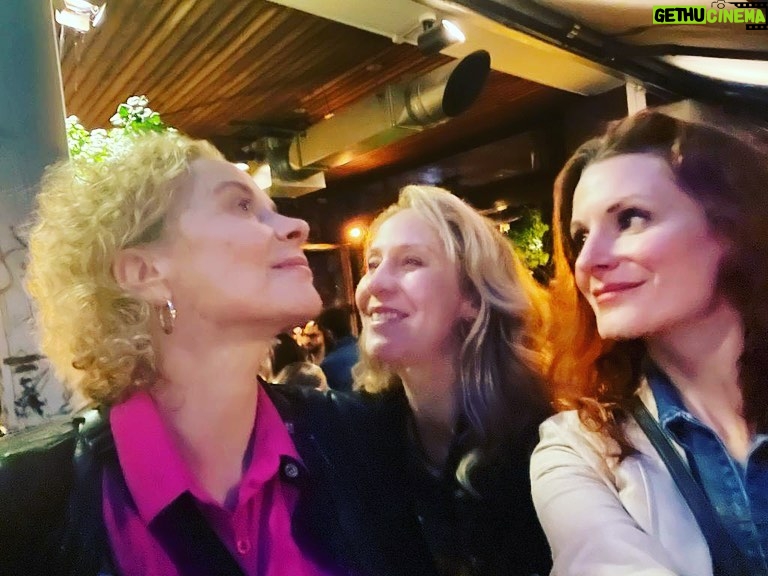 Katja Riemann Instagram - Girls night out! With jawlines. I love you @schorinadine and @tinakrohnphoto