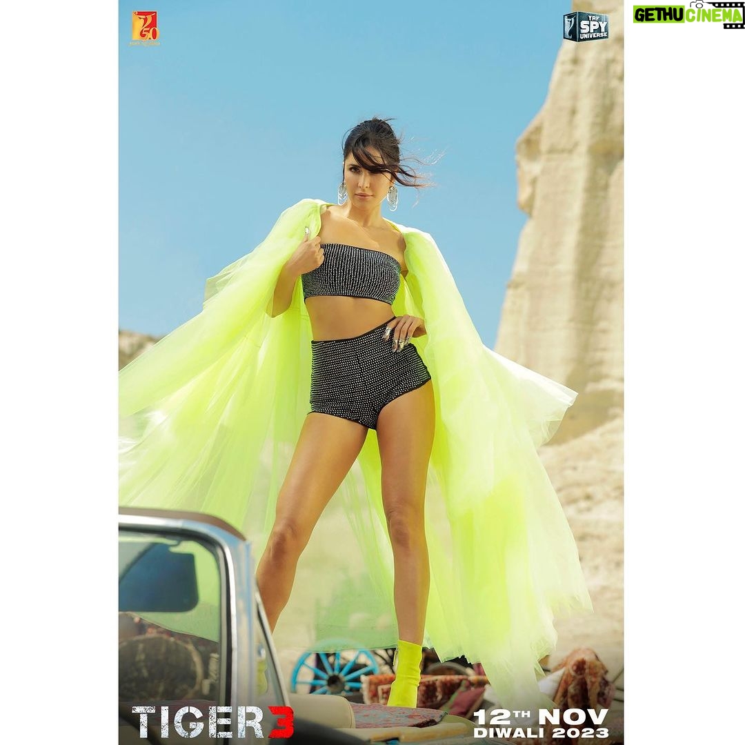 Katrina Kaif Instagram - Aa rahe hai hum……. #LekePrabhuKaNaam.... Song dropping on 23rd Oct on www.youtube.com/yrf #Tiger3 arriving in cinemas on 12th November Releasing in Hindi, Tamil & Telugu @beingsalmankhan | @therealemraan | #ManeeshSharma | @yrf | @ipritamofficial | @amitabhbhattacharyaofficial | @arijitsingh | @nikhitagandhiofficial | @vaibhavi.merchant | @madhankarky | @bennydayalofficial | @anushamani | @boselyricist | @anaitashroffadajania | #AlviraKhanAgnihotri | @ashley_rebello | @darshanjalan | #YRF50 | #YRFSpyUniverse