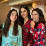 Katrina Kaif Instagram - Christmas lunch , pyjama parties and movie nights …..👯‍♂️🎄🍿