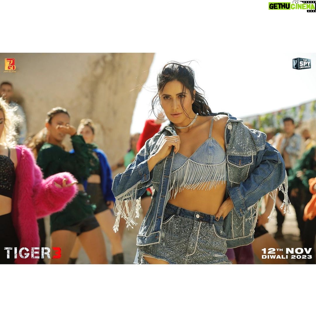 Katrina Kaif Instagram - Here we go 😎 #LekePrabhuKaNaam …Song out NOW! *link in bio* #Tiger3 arriving in cinemas on 12th November. Releasing in Hindi, Tamil & Telegu … @beingsalmankhan | @therealemraan | #ManeeshSharma | @yrf | @ipritamofficial | @amitabhbhattacharyaofficial | @arijitsingh | @nikhitagandhiofficial | @vaibhavi.merchant | @madhankarky | @bennydayalofficial | @anushamani | @boselyricist | @anaitashroffadajania | #AlviraKhanAgnihotri | @ashley_rebello | @darshanjalan | #YRF50 | #YRFSpyUniverse