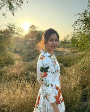 Katrina Kaif Instagram - Wishing Peace of mind , health , happiness and love for everyone in 2024 ….. 🤍🤍🤍