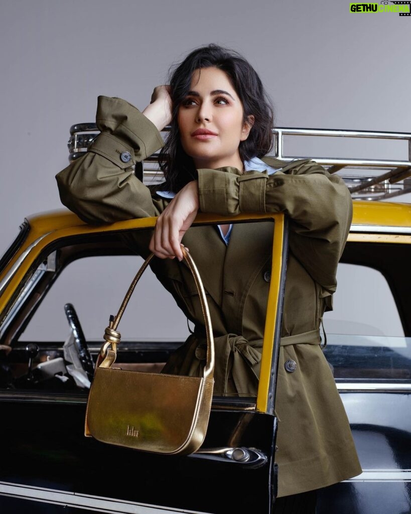 Katrina Kaif Instagram - So happy to bring home New York based @behno_official 💚   Behno's commitment to working with Indian artisans in meaningful ways truly defines luxury according to me. As the brand ambassador and investor, I encourage sustainable fashion and am excited for you'll to embrace luxury while being fashion conscious with me. Shop now at Tata CLiQ Luxury.  #mybehno #ad