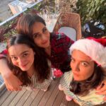 Katrina Kaif Instagram - Christmas lunch , pyjama parties and movie nights …..👯‍♂️🎄🍿