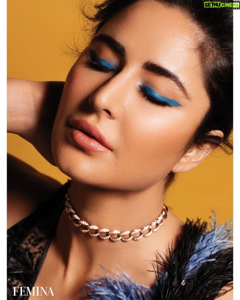 Katrina Kaif Instagram - Dewy base, nude lips and STATEMENT eyes for the party szn ✨ Wearing #KayBeauty 💁🏻‍♀ ✨Hydrating Foundation ✨ Contour and Highlight Pro Palette ✨ Quick Dry Liquid Eyeliner - Bespoke Blue ✨ Gel Eye Pencil - Olive ✨ Matte Blush - Soft Nude ✨ Matte Drama Lipstick - Snapshot @kaybykatrina