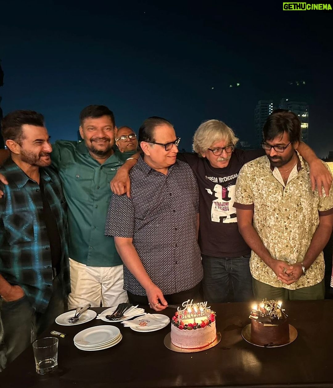 Katrina Kaif Instagram - Celebrating all the love you have given to #merrychristmas 💫 , @actorvijaysethupathi birthday 🎂, Sriram sir 20 th year from his first 🎥 🤍🤍🤍