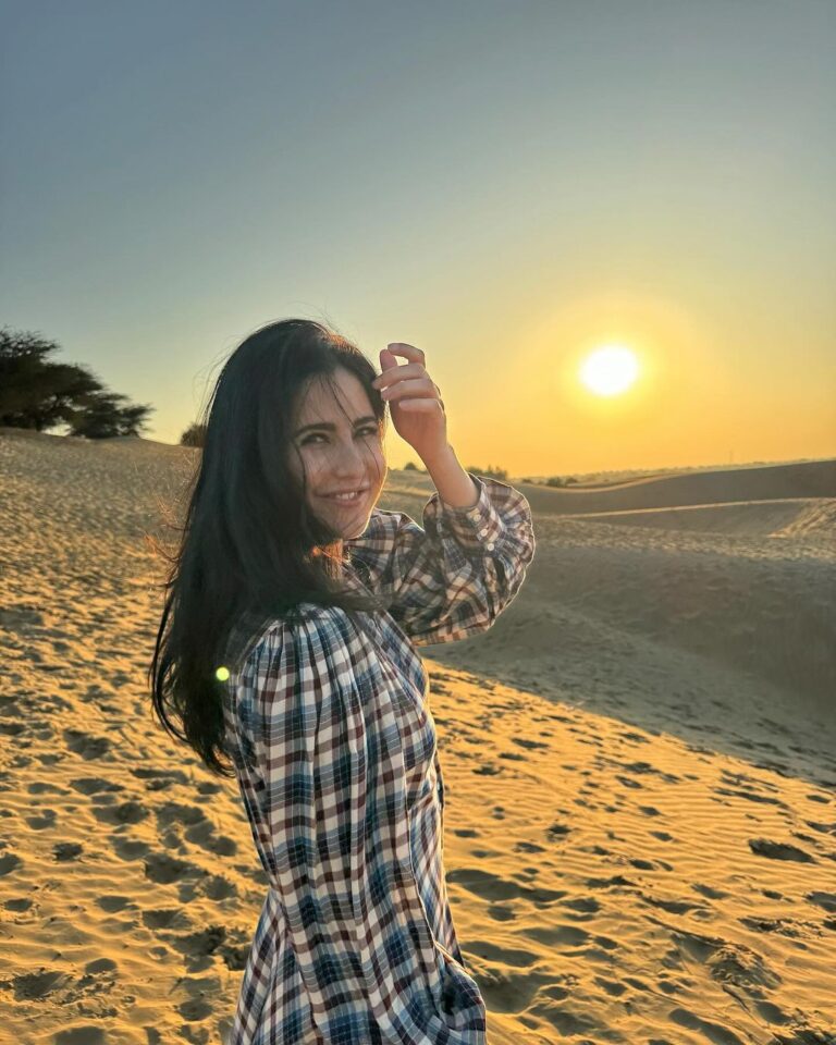 Katrina Kaif Instagram - Teen khoobsurat din… pyaar, araam, sunsets aur thand! New Year mana liya… now it’s time for #MerryChristmas !!!