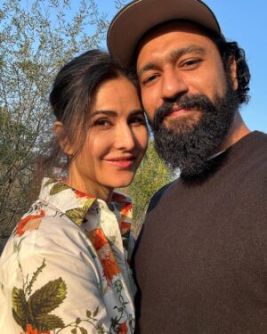 Katrina Kaif Instagram - Wishing Peace of mind , health , happiness and love for everyone in 2024 ….. 🤍🤍🤍