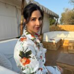 Katrina Kaif Instagram - Wishing Peace of mind , health , happiness and love for everyone in 2024 ….. 🤍🤍🤍