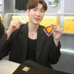 Kavinpat Thanahiransilp Instagram - realme Experience Store 3.0 แบรนด์ช้อปใหม่แห่งแรกของประเทศไทย ผมจะพลาดได้ไง พบกับ 6 โซนสุดพิเศษ พร้อมตัวละครฮาโลวีนสุดน่ารักจาก นักวาดภาพประกอบ @viput_a มาสร้างสีสันให้กับ realme ผมขอฝาก realme 11x 5G กับกล้อง AI 64MP ถ่ายละเอียดคมชัดสุด และดีไซน์สะท้อนแสงรูปตัวเอสสุดโดดเด่น รีบไปซื้อกันเลย #realme115G #realme11x5G #realmehalloween2023 #DoubleStarDoubleLeap #realme #realmeTH The Mall Bangkae เดอะมอลล์บางแค