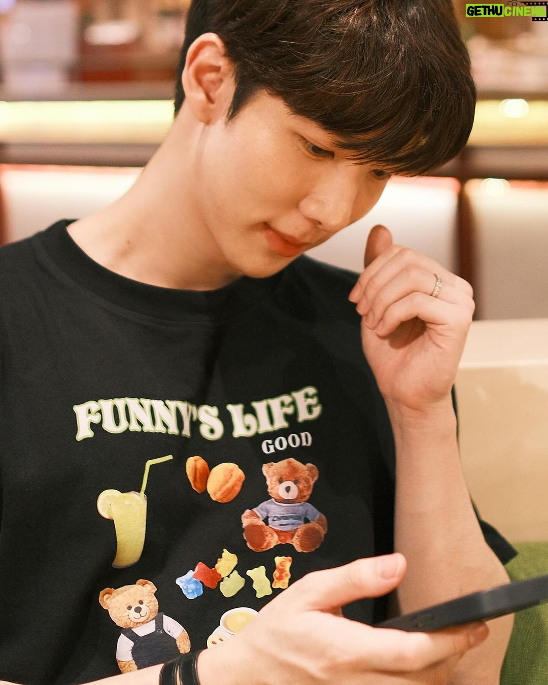 Kavinpat Thanahiransilp Instagram - ทำไมต้องเกิดมาชอบกินขนมด้วย💕🥲🍦 สยามพารากอน Siamparagon