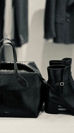 Kavinpat Thanahiransilp Instagram - black shimmer bag is calling your name ✨

#bally #ballyfw23