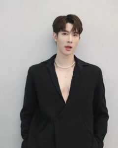 Kavinpat Thanahiransilp Instagram - pearls 🤍✨ outfit: @maison_lbomd #KISxFULAER #FULAER #FULAERxKISBEAUTY