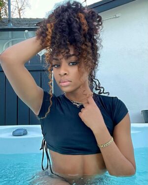Kaychelle Dabney Instagram - Forget wifi, I’m the hotspot 🔥