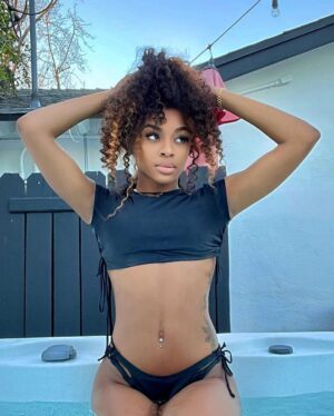 Kaychelle Dabney Instagram - Forget wifi, I’m the hotspot 🔥