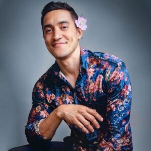 Keahu Kahuanui Instagram - You can tell toxic masculinity it can f*ck right off. 

I was raised in a house full of that bullshit and it does nothing but create insecurity, stifle emotional intelligence and attempt to equate attractiveness with reaching a mythical idea of “manliness”. The exiting administration exudes a lot of that and I’m glad to see it go.

Express yourself. Raise others up. Keep fighting for change. Do the work to better yourself. And wear a flower because why not?

Aloha 🌺