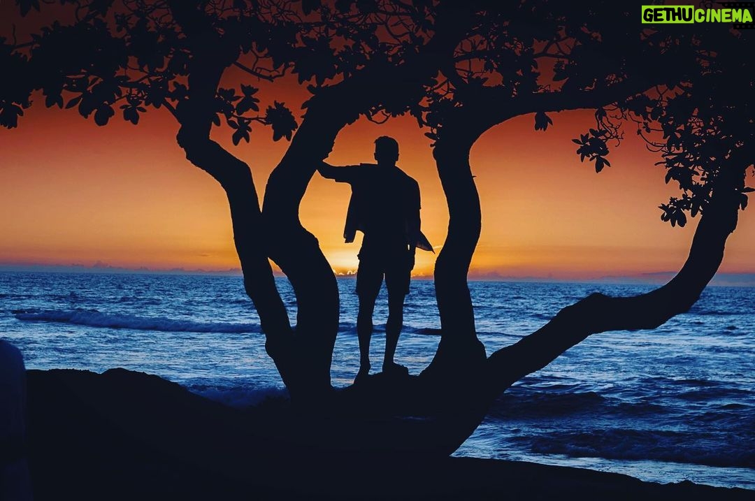 Keahu Kahuanui - 5.9K Likes - See the line where the sky meets the sea?