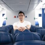 Keahu Kahuanui Instagram – While @Delta didn’t teach me to fly, this shot was not photoshopped. It does show that starting your trip off with a great flight experience can put you in a more -uplifting- mood *wink *wink for when you have less than 48 hours to see a place.  Check-in to take off to landing, I’m genuinely pleased with Delta’s new international Main Cabin service; welcome cocktails, an upgraded food menu and chocolate while you wait to deplane. Mahalo to the kindest crews there and back and to everyone who dropped some London tips. I barely had time to sleep. Will have to make a longer trip again soon.⁣ #ad⁣⁣
————————–⁣⁣⁣
What’s the quickest long distance trip you’ve ever made (not leaving the airport doesn’t count)? The Official London Eye