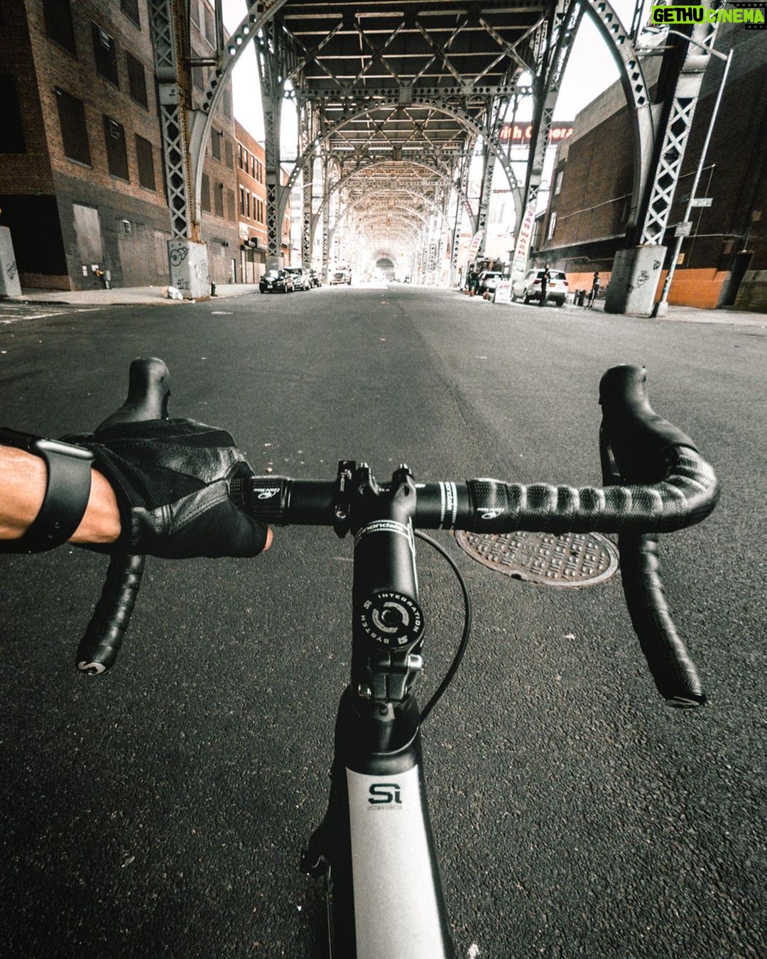 Keahu Kahuanui - 5.6K Likes - Everyone keeps telling me, “Explore outside the city!” Well, I did it. This is not a picture of that moment. I’ve managed to get 10+ miles out of NYC city limits at least four times in the past month and am making a list to post.
Any recommendations that are reachable for a day trip? Tell me your secrets!
Brooklyn doesn’t count.