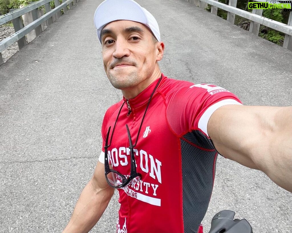 Keahu Kahuanui Instagram - Where my cyclists 🚴‍♀️ at? Catskills Mountains