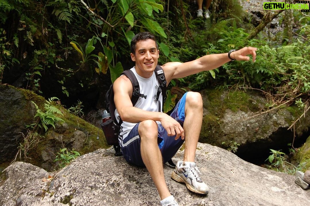 Keahu Kahuanui - 2.5K Likes - 21 seems so long ago… still doing a lot of the same in my free time though:
1) hiking the Kalalau trail
2) running - that was prob just after a 400m sprint
3) hiking down to the beach
4) making a snowman on a frozen lake