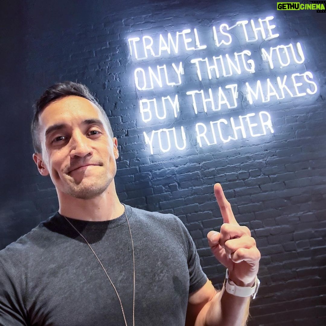 Keahu Kahuanui - 2.4K Likes - …especially if it means you’re coming to Chicago March 22-24 for @epiccons this year to hang out with me and a whole lot of other faces you might know from Teen Wolf, Arrow, Vampire Diaries, Roswell… to name a few.
Get tickets at epiccons.com
🐺