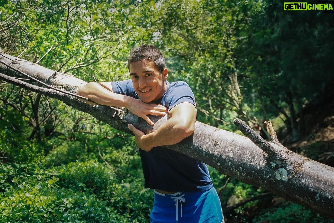 Keahu Kahuanui - 2.5K Likes - 21 seems so long ago… still doing a lot of the same in my free time though:
1) hiking the Kalalau trail
2) running - that was prob just after a 400m sprint
3) hiking down to the beach
4) making a snowman on a frozen lake