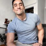 Keahu Kahuanui Instagram - Home office light felt right. Anyone else ready for the weekend? #k2o #wfh #humpdayvibes #boopthesnoot New York City