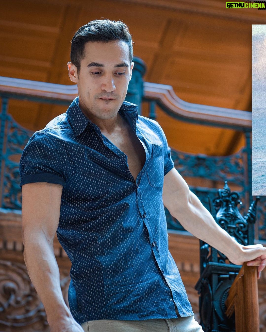 Keahu Kahuanui - 6.8K Likes - #sponsored Where are you from? How did you grow up? Did you ever face discrimination? Was your neighborhood sketchy or safe to play in as a kid? How do you get to school? Did you live with extended family or a small immediate family?
I come from a lower middle class upbringing. For a few years, I ate lunch provided by assistance programs at school. My family situation was complicated. I moved a lot and lived in both dangerous neighborhoods and incredibly safe ones. I'll never forget the loud trains I would wake up to from across the street.
I got bullied at home more than I did at school. The schools I went to were filled with diverse groups of kids from almost EVERY background; religious, racial, immigrant, family income level. In fact, my best friend was a Jehovah's Witness. Much of my family was Mormon. I was fortunate to have health insurance coverage through college and I had ample access to doctors which was good since I was not a stranger to injuries. And while I did fine once I got there, I also barely made it to and afforded college. It was a mixed bag. It was colorful. The exposure to adversity and such wide diversity in experiences taught me both harsh and good lessons but I've made it this far alright. Question is: How/Why?
Social determinants of health play a role in about 30-55% of our health outcomes so what or were there social factors that were critical to helping me push forward? Are there behavioral or genetic traits that contributed? Maybe it was a mentor, having pets to care for or exposure to a different way of thinking in my environment that helped me adapt at critical times. These questions can best be answered through study and research.
The All of Us Campaign is looking to you to SHARE YOUR STORIES with them so that people like you, me and communities like yours and mine are INCLUDED in health research - while protecting your privacy and identity.
This is science; beneficial, grassroot, inclusive science. See how you can be a part of it - LINK IN BIO. #joinallofus