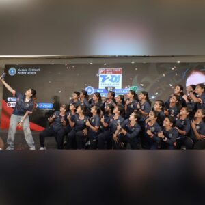 Keerthy Suresh Instagram - It was an utmost pleasure to have met these talented and energetic individuals, the future of Women’s Cricket ❤️ Got to chat with Minnu Mani, one of Kerala’s pride 🤗 Happy to have inaugurated the ticket sales for the upcoming India vs Australia T-20I and extremely Honoured to be associated as the Goodwill ambassador for the Kerala Cricket Association 🏏 #womencricket #keralacricketassociation