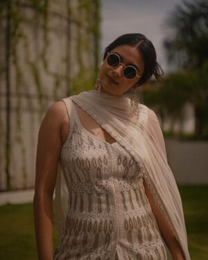Keerthy Suresh Instagram - Food, smiles, weddings!🤍