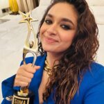 Keerthy Suresh Instagram - Blue-ming with gratitude! 💙 #siima