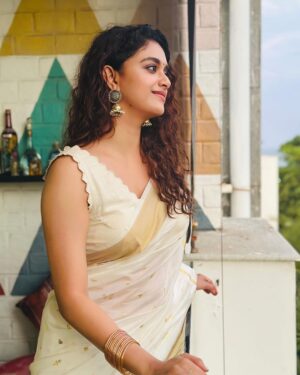 Keerthy Suresh Instagram - Catching the golden hour on Thiruvonam! 🌼✨

എല്ലാവർക്കും ഹൃദയം നിറഞ്ഞ ഓണാശംസകൾ! ❤️

#OnamVibes