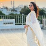 Keerthy Suresh Instagram - Catching the golden hour on Thiruvonam! 🌼✨ എല്ലാവർക്കും ഹൃദയം നിറഞ്ഞ ഓണാശംസകൾ! ❤️ #OnamVibes