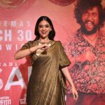 Keerthy Suresh Instagram - Vennela goofing around during promotions 🫢 Just 10 more days to go for #Dasara 🤩 @nameisnani @dheekshithshettyofficial #DasaraPromotions #DasaraOnMarch30th