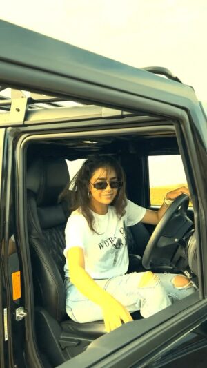 Keerthy Suresh Instagram - Off Roading in Namma Chennai 🤓

#Sundaychilling