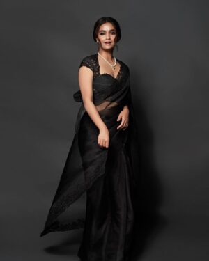 Keerthy Suresh Instagram - Embracing black ♠️

#DasaraPromotions #Dasara