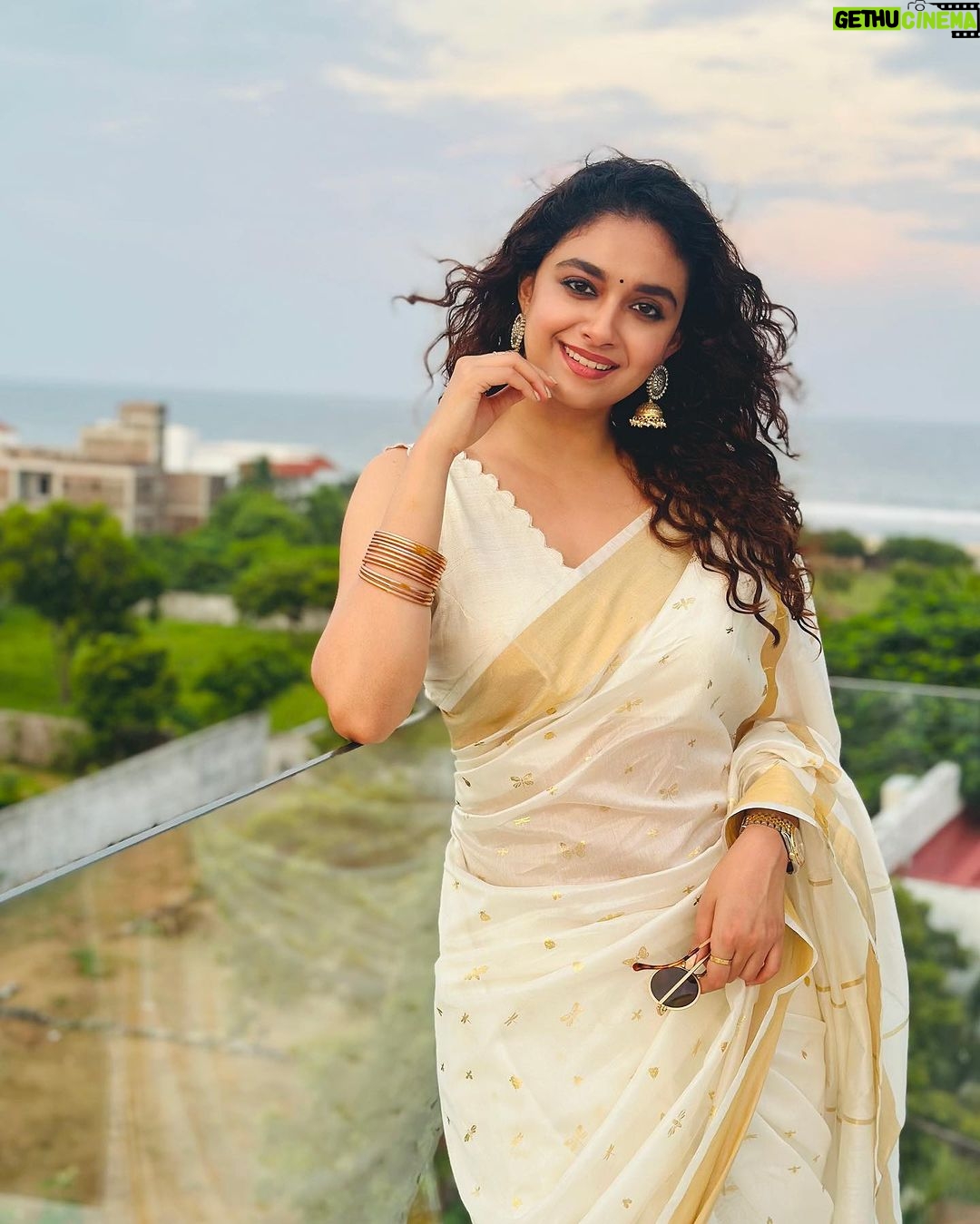 Keerthy Suresh - 2.3 Million Likes - Catching the golden hour on Thiruvonam! 🌼✨
എല്ലാവർക്കും ഹൃദയം നിറഞ്ഞ ഓണാശംസകൾ! ❤️
#OnamVibes