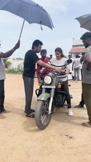 Keerthy Suresh Instagram - Kodi Parakkum 5️⃣0️⃣ days of #MAAMANNAN! ❤️

@udhay_stalin @mariselvaraj84 @arrahman @redgiantmovies_ #FahadhFaasil #Vadivelu