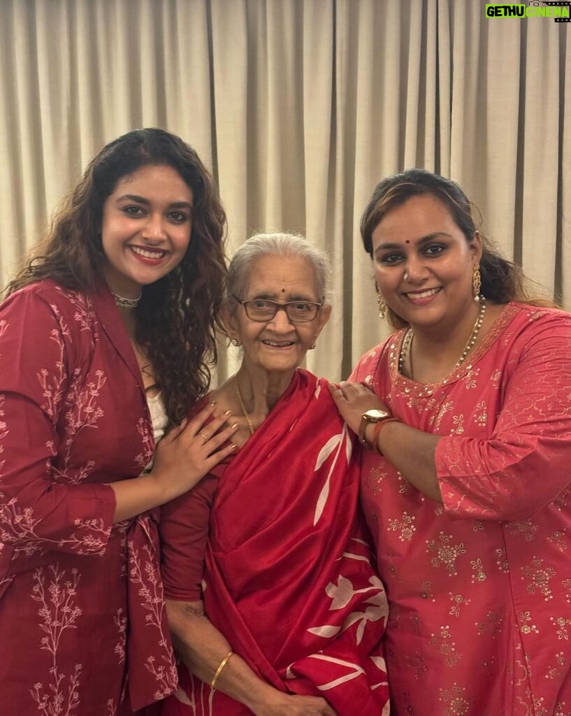Keerthy Suresh Instagram - From celebrating Diwali, to mom and dad’s birthday and finishing it with my decade in the industry. A month to remember, November ❤️ #familytime