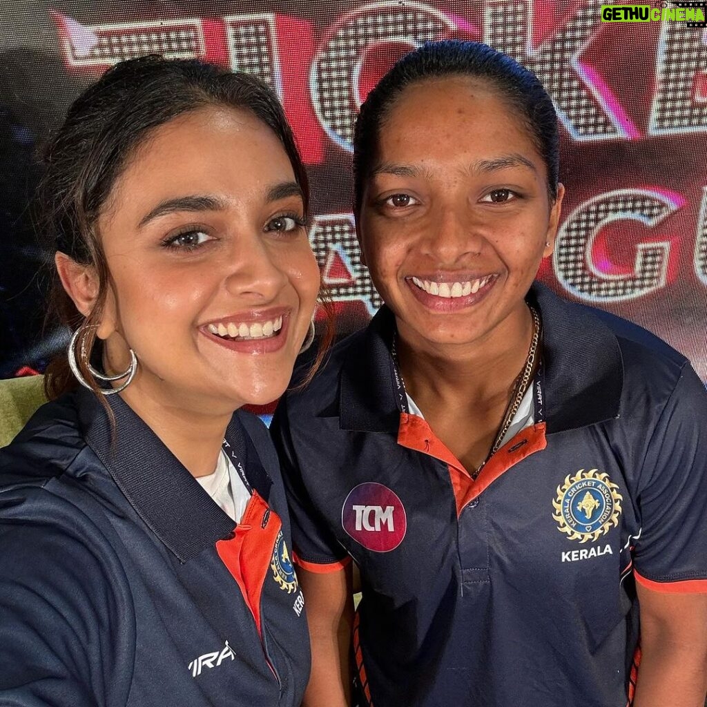 Keerthy Suresh Instagram - It was an utmost pleasure to have met these talented and energetic individuals, the future of Women’s Cricket ❤️ Got to chat with Minnu Mani, one of Kerala’s pride 🤗 Happy to have inaugurated the ticket sales for the upcoming India vs Australia T-20I and extremely Honoured to be associated as the Goodwill ambassador for the Kerala Cricket Association 🏏 #womencricket #keralacricketassociation